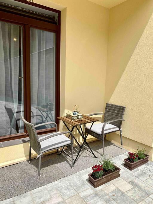 Studio V Prizemi S Kuchyni A Koupelnou Prague Extérieur photo